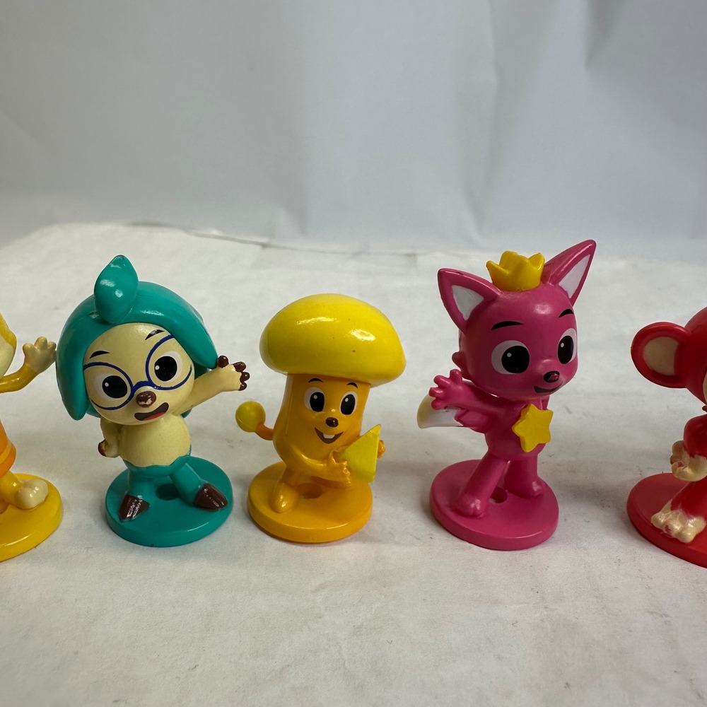 Pinkfong Hogi Wonderstar Mini Figure Set 6 Piece PVC Cake Toppers 2.5 Inch - Picture 3 of 10
